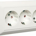 Elko Hörnbox inkl. 3-vägsuttag Jordat Skruv Komplett